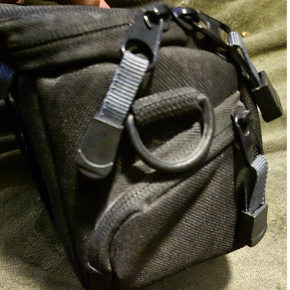 Vivitar‎ Black Nylon Padded Camera Bag Case with Belt Loop and Mesh Pocket